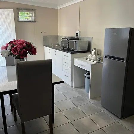 Innes Self Catering Apartment B Bloemfontein Exterior photo