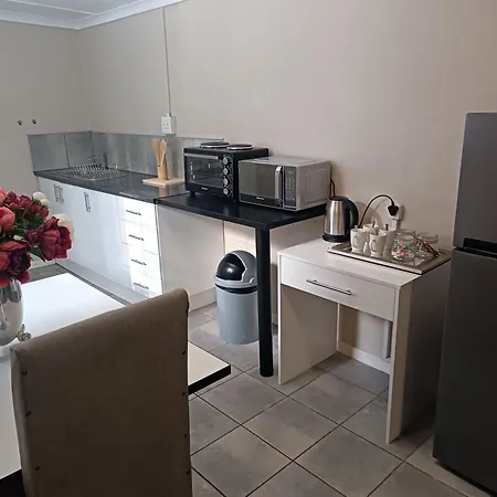 Innes Self Catering Apartment B Bloemfontein Exterior photo